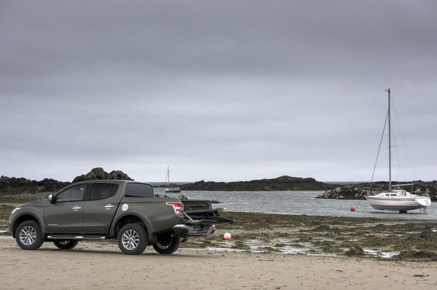  Mitsubishi L200 Double Cab Barbarian 2015 года  (фото 20 из 30)